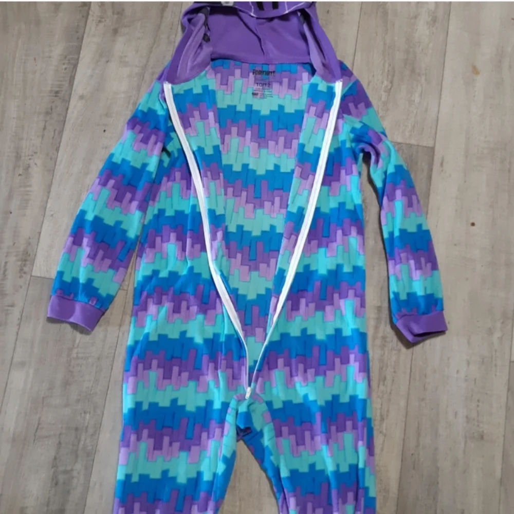 Fort Night Childrens Sleepwear 1pc sz 10/12 Multi color footless Winter Pajamas